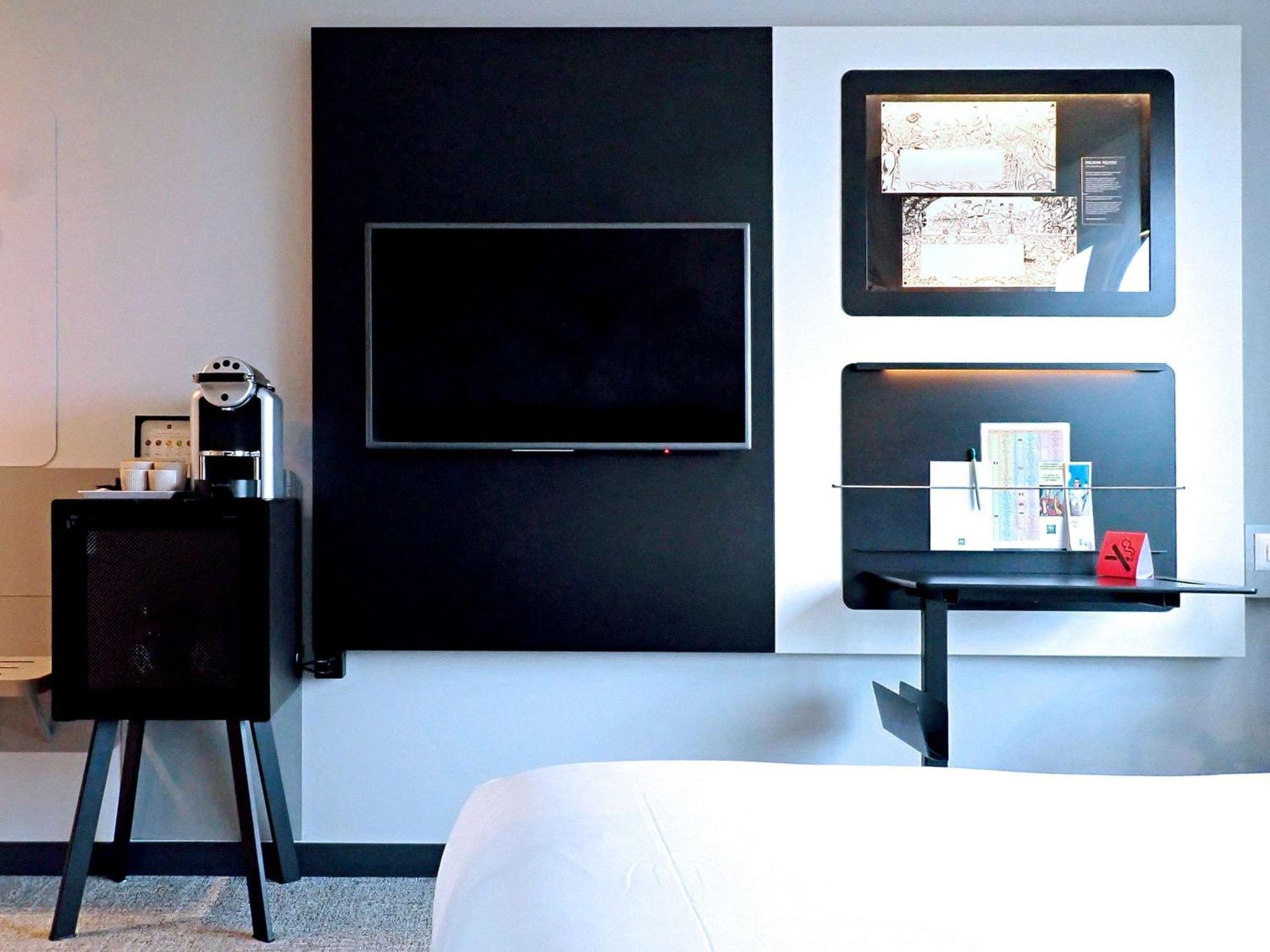 Отель Ibis Styles Geneve Carouge Экстерьер фото
